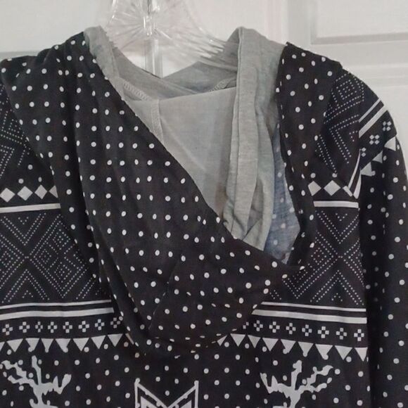 Christmas Hoodie 🎄  - Picture 5 of 8